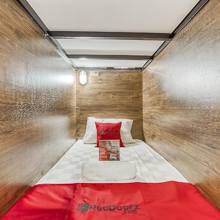 ג'קרטה Reddoorz Hostel @ Feliz Noche Cengkareng מראה חיצוני תמונה