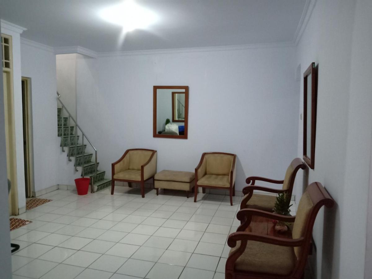 ג'קרטה Reddoorz Hostel @ Feliz Noche Cengkareng מראה חיצוני תמונה