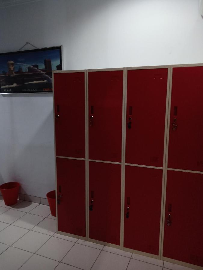 ג'קרטה Reddoorz Hostel @ Feliz Noche Cengkareng מראה חיצוני תמונה