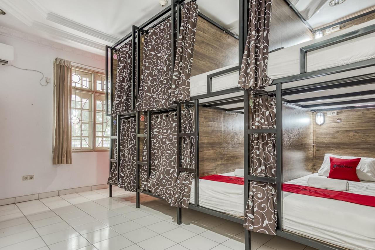 ג'קרטה Reddoorz Hostel @ Feliz Noche Cengkareng מראה חיצוני תמונה