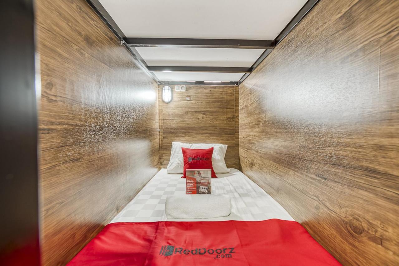 ג'קרטה Reddoorz Hostel @ Feliz Noche Cengkareng מראה חיצוני תמונה